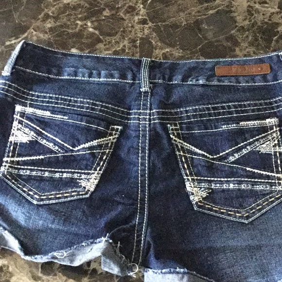 Denim shorts - Picture 3 of 4